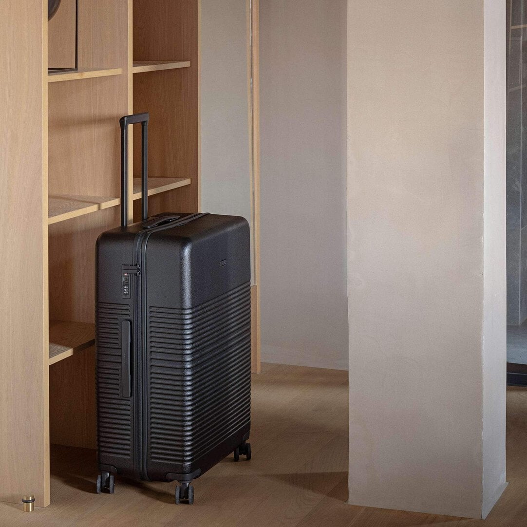 Large Check-In Case | Black | Premium & Sustainable